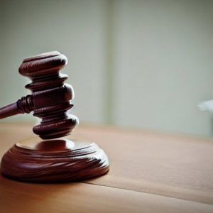 Jak przebiega rozprawa frankowa? Dowiedz się, jakie kroki podejmuje sąd, jak wygląda przesłuchanie stron i świadków oraz co wpływa na ostateczny wyrok w sprawach kredytów frankowych.